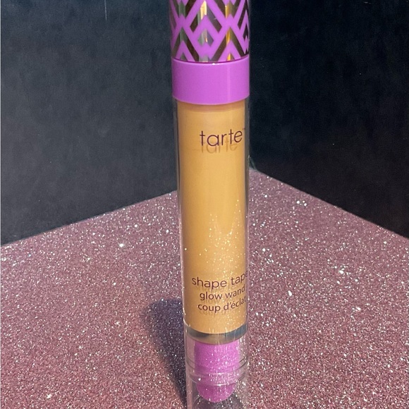 Tarte Shape Tape Glow Wand in Agleam Award Winning Candle-Lit Glow (peachy glow) - Picture 2 of 8